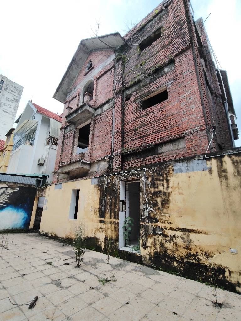 Bán nhà Trần Thủ Độ - diện tích 351m2 4 tầng - Biệt thự đơn lập đẹp nhất khu vực - giá 88 tỷ