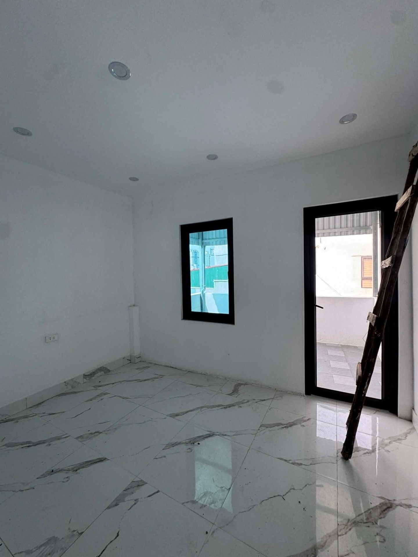 Bán nhà Hoàng Liệt - diện tích 30m2 6 tầng - Ngõ ô tô - giá 12 tỷ