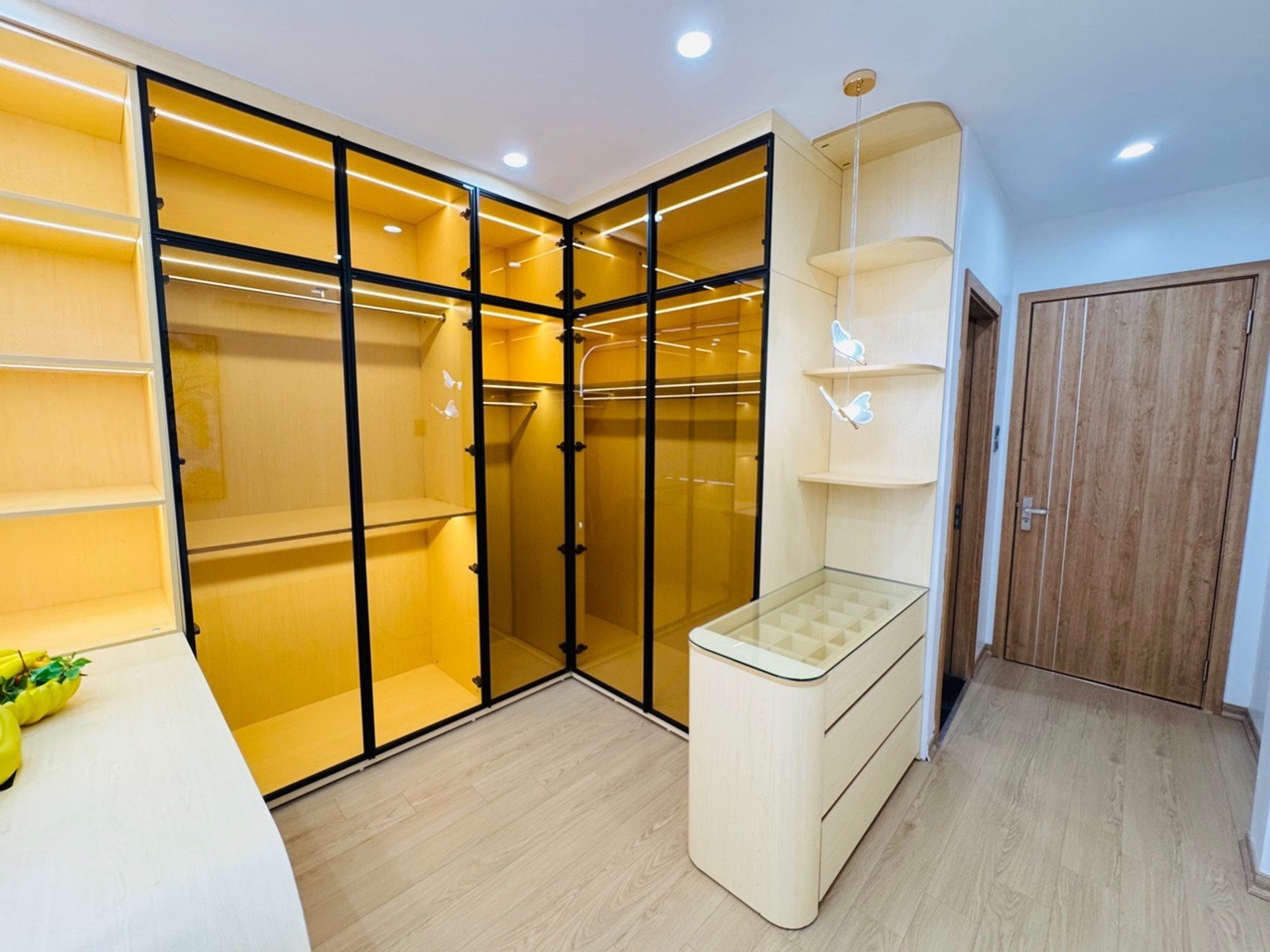 Bán nhà Tân Mai - diện tích 39m2 5 tầng - Thang máy - giá 14,6 tỷ