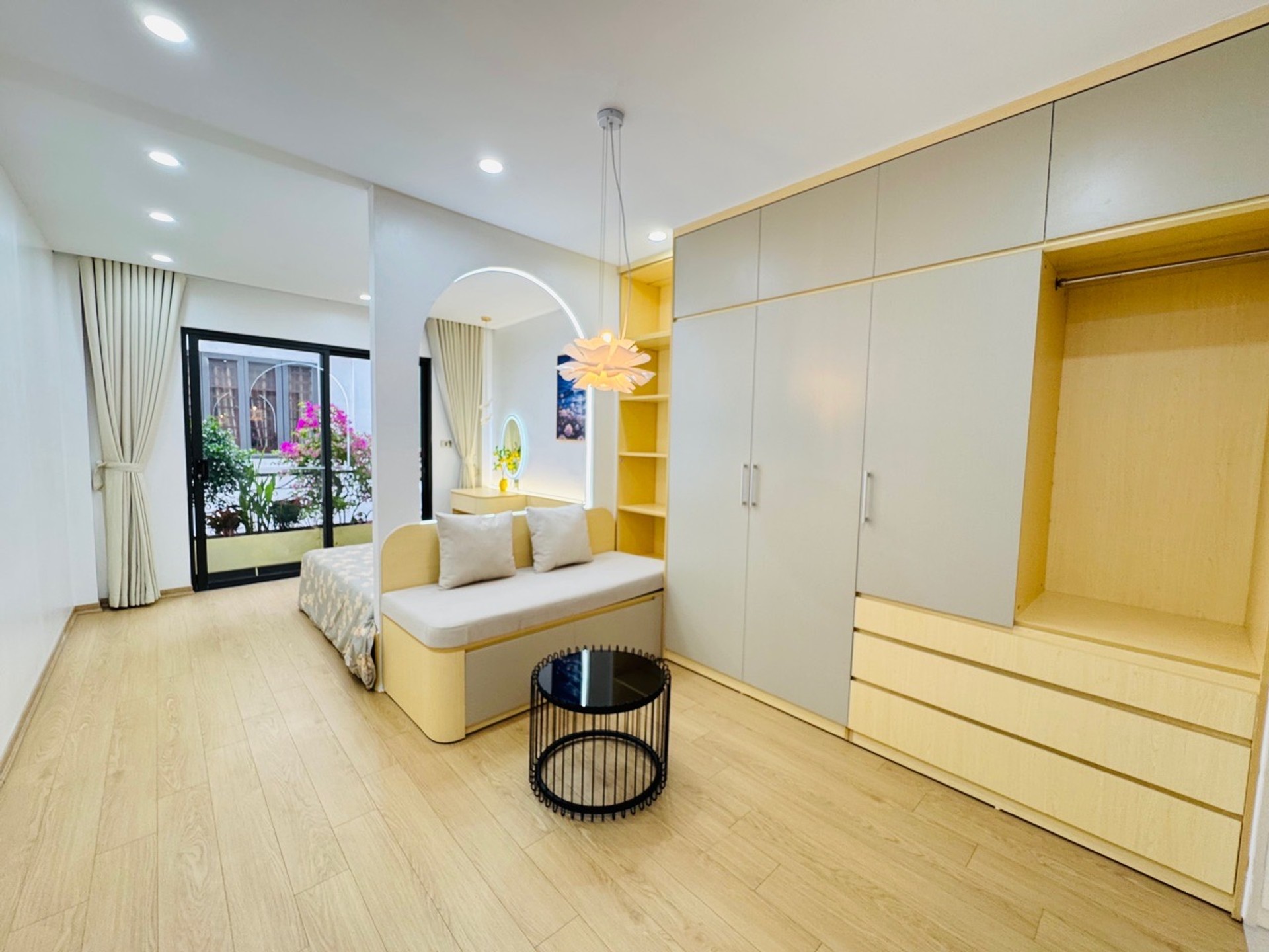 Bán nhà Tân Mai - diện tích 39m2 5 tầng - Thang máy - giá 14,6 tỷ