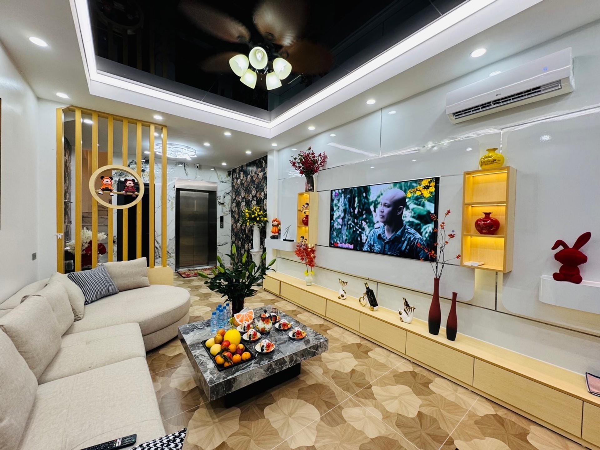 Bán nhà Tân Mai - diện tích 39m2 5 tầng - Thang máy - giá 14,6 tỷ