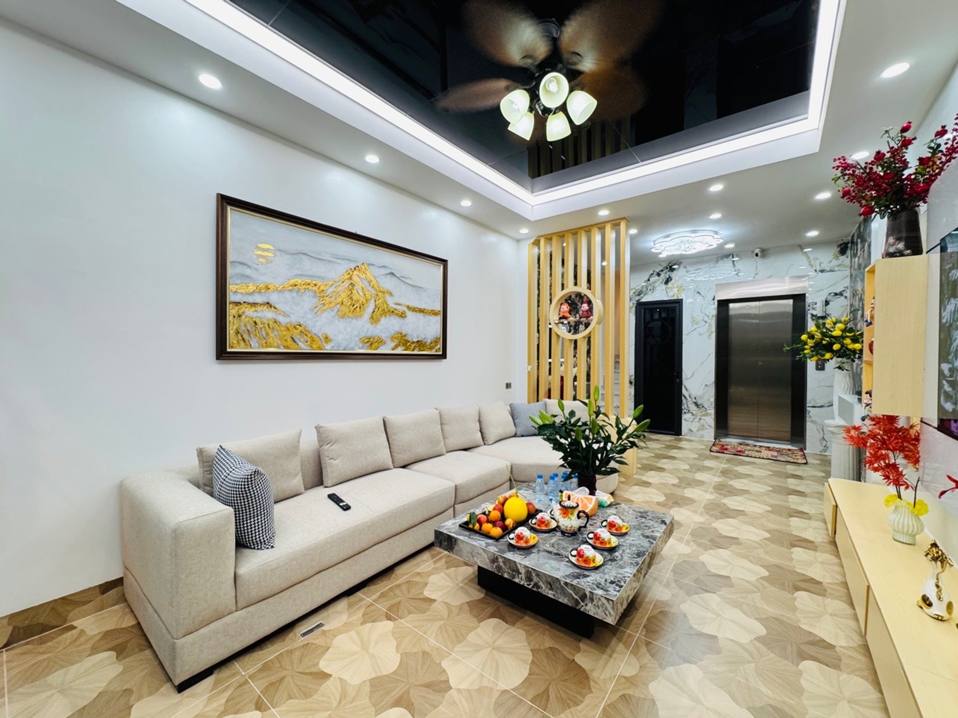 Bán nhà Tân Mai - diện tích 39m2 5 tầng - Thang máy - giá 14,6 tỷ