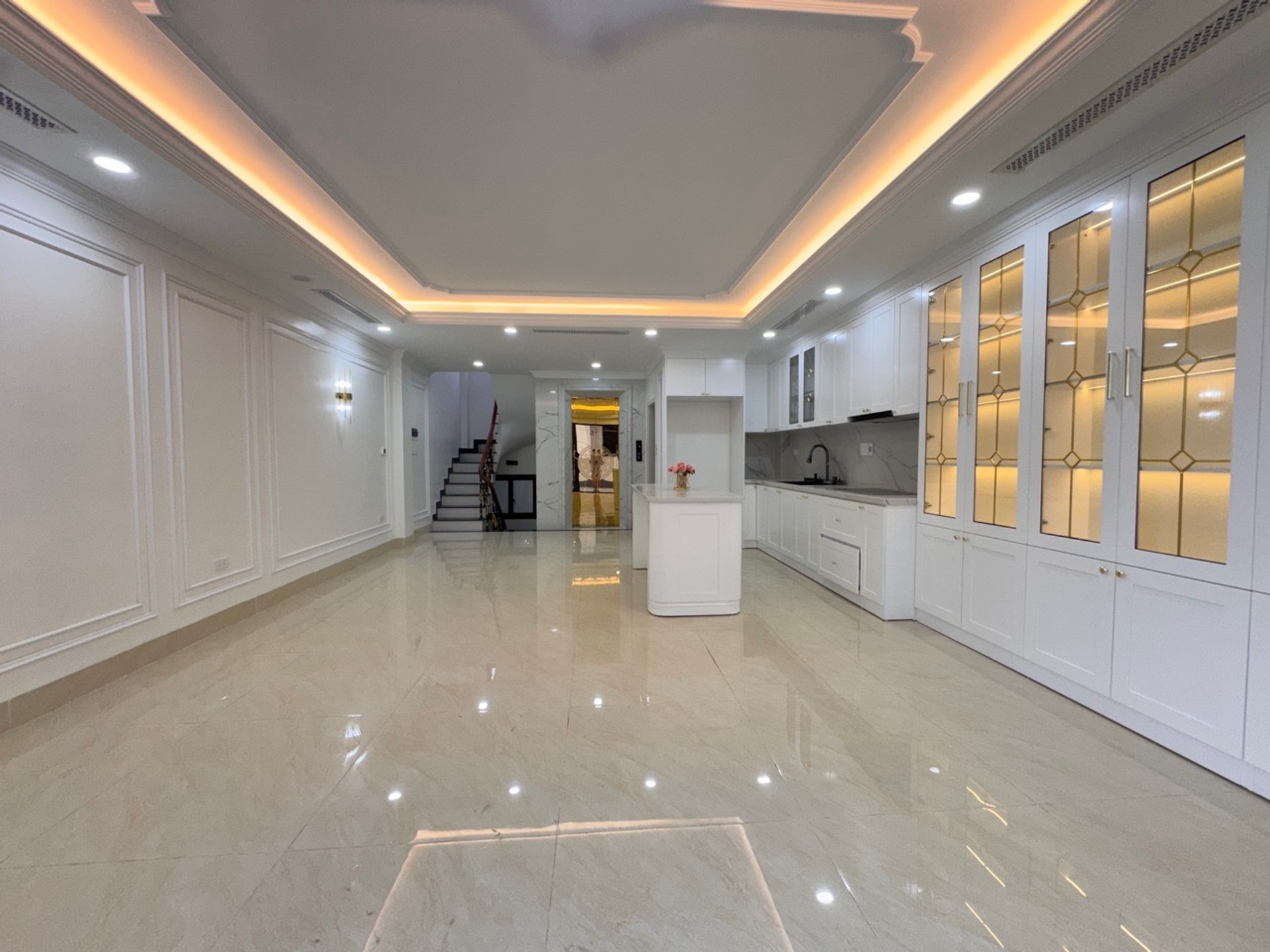 Bán nhà Tam Trinh - diện tích 75m2 7 tầng - Gara 2 xe 7 chỗ - giá 28,6 tỷ