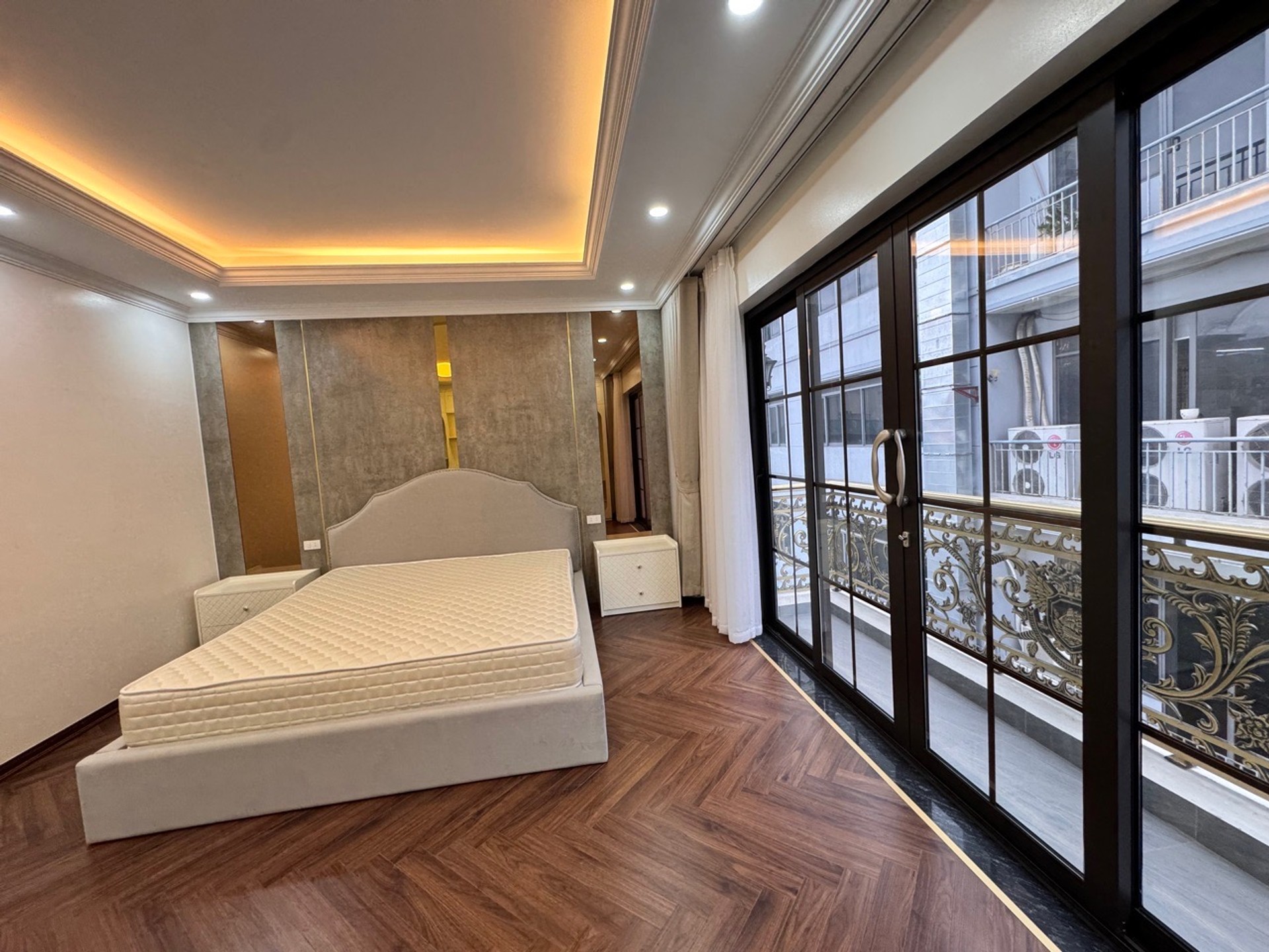 Bán nhà Tam Trinh - diện tích 75m2 7 tầng - Gara 2 xe 7 chỗ - giá 28,6 tỷ