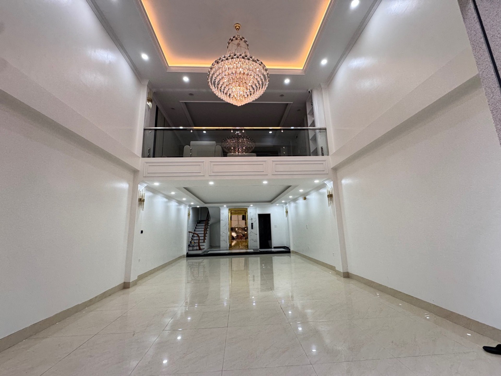 Bán nhà Tam Trinh - diện tích 75m2 7 tầng - Gara 2 xe 7 chỗ - giá 28,6 tỷ