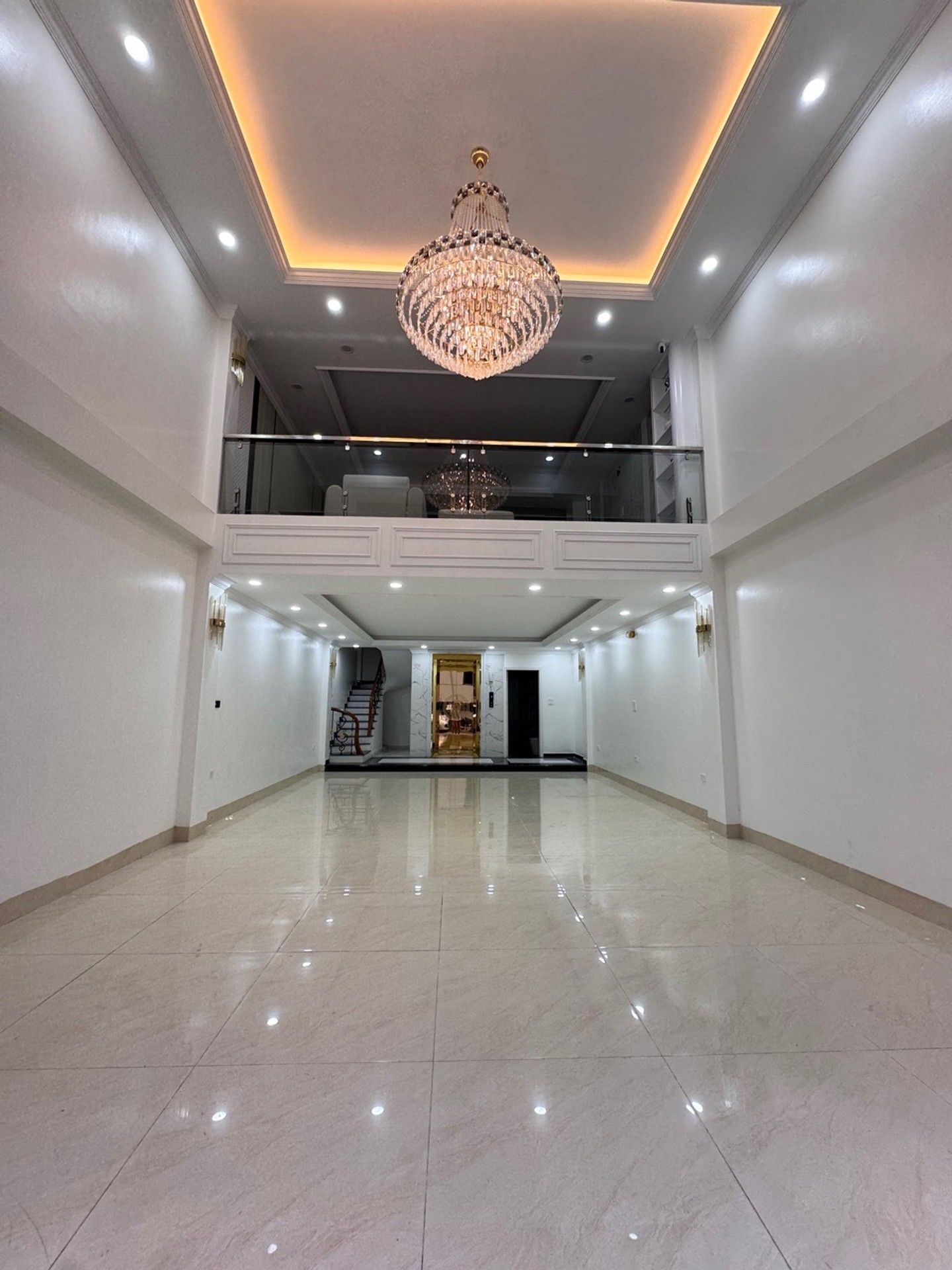 Bán nhà Tam Trinh - diện tích 75m2 7 tầng - Gara 2 xe 7 chỗ - giá 28,6 tỷ