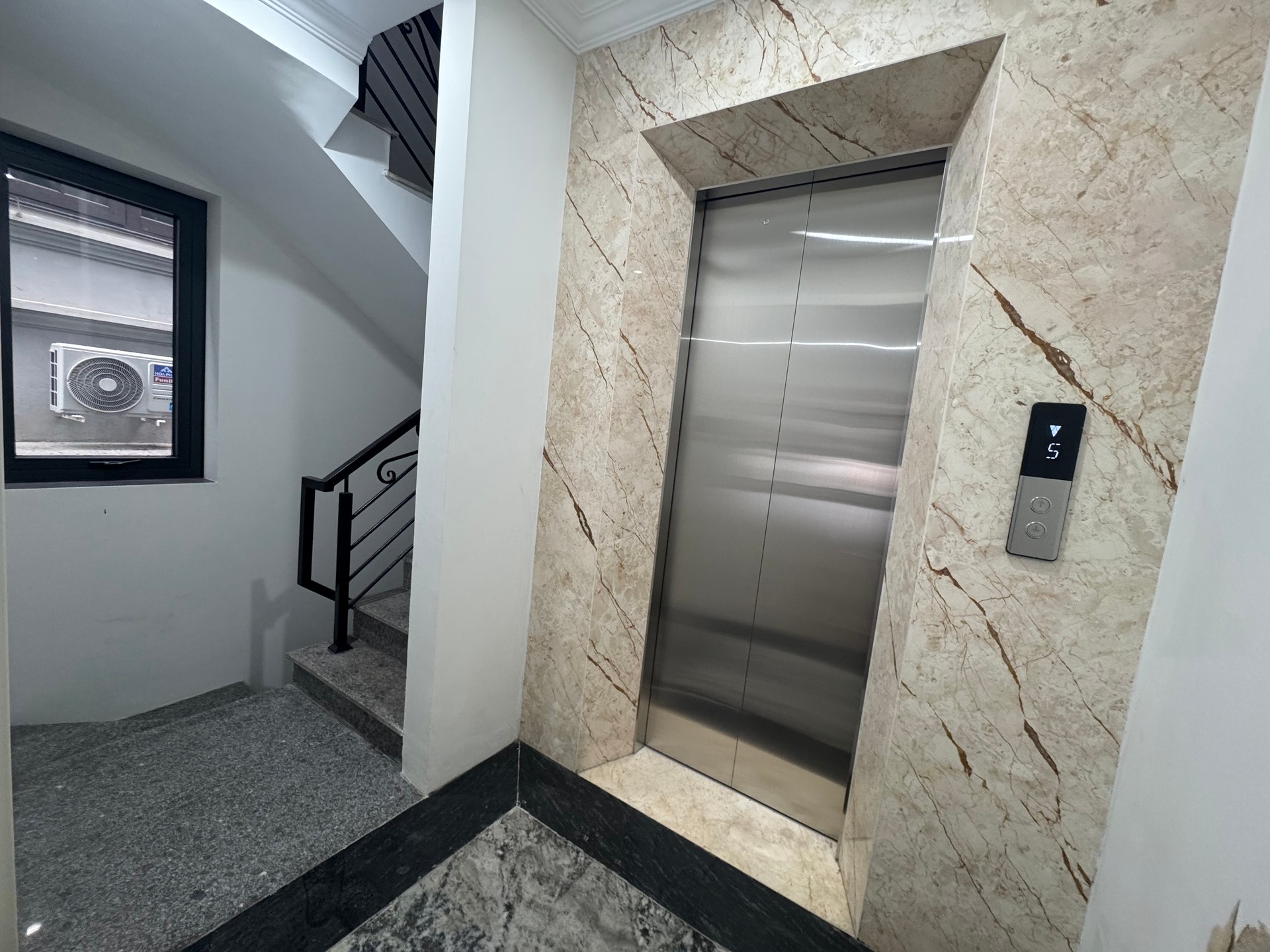 Bán nhà Quan Thổ 1 - diện tích 55m2 6 tầng - Lô góc 2 mặt thoáng - giá 25,5 tỷ