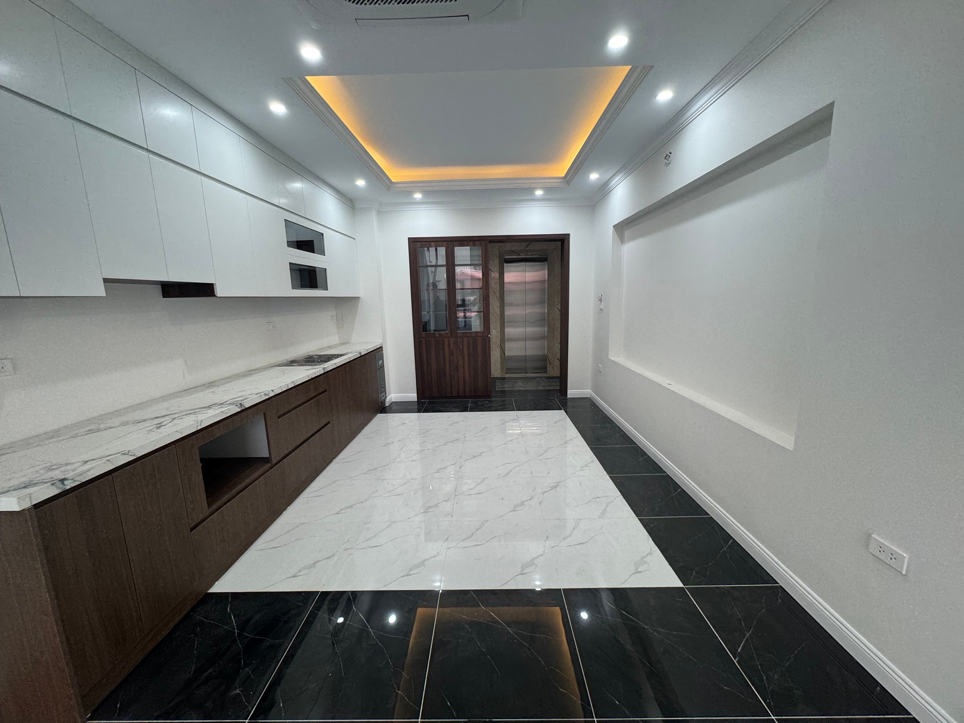 Bán nhà Quan Thổ 1 - diện tích 55m2 6 tầng - Lô góc 2 mặt thoáng - giá 25,5 tỷ