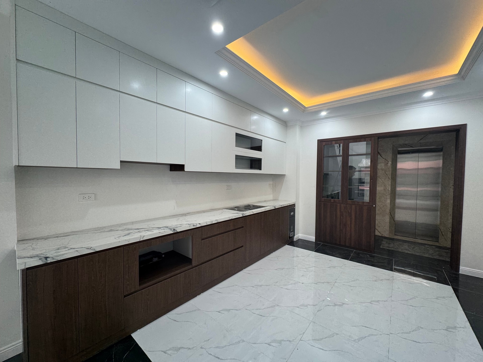 Bán nhà Quan Thổ 1 - diện tích 55m2 6 tầng - Lô góc 2 mặt thoáng - giá 25,5 tỷ