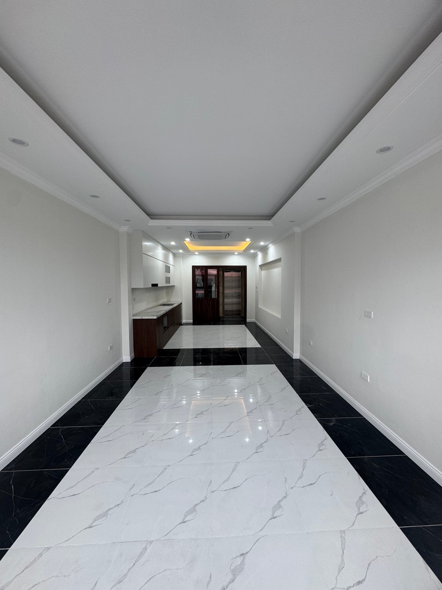 Bán nhà Quan Thổ 1 - diện tích 55m2 6 tầng - Lô góc 2 mặt thoáng - giá 25,5 tỷ