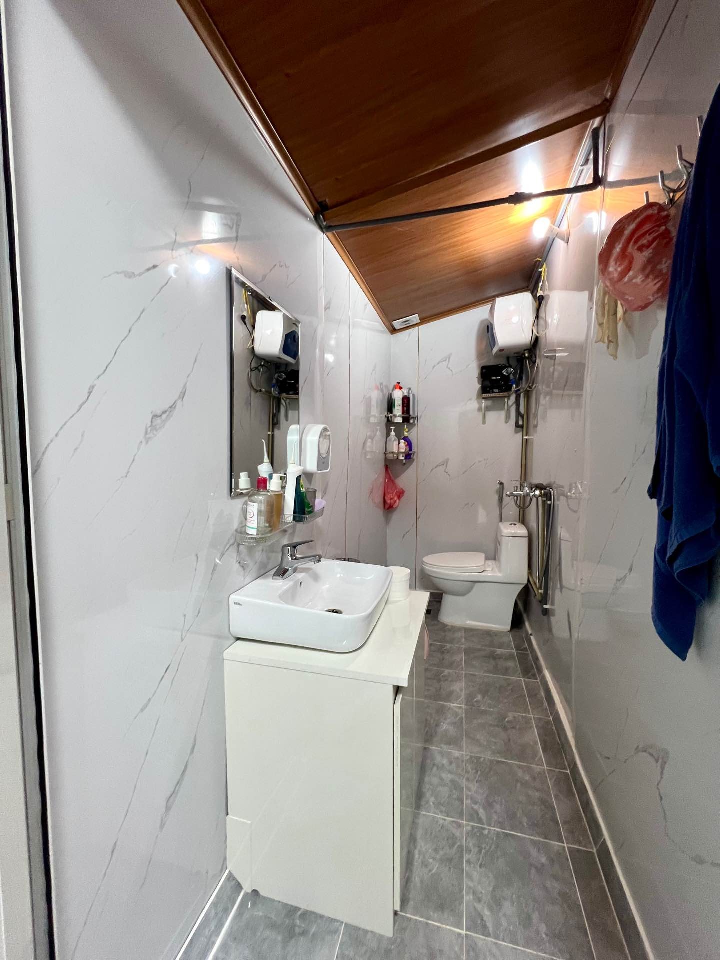 Bán nhà Nguyễn Chính - diện tích 73m2 5 tầng - Tập thể tầng 2 - giá 3,3 tỷ