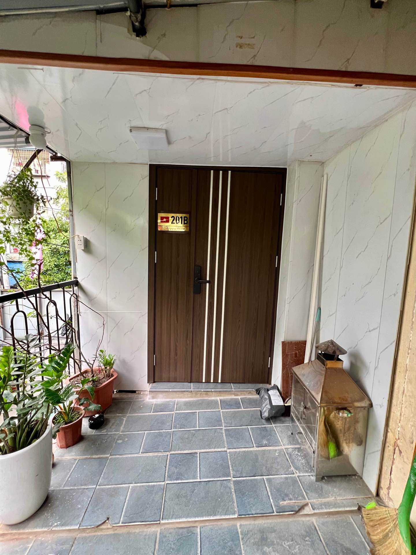 Bán nhà Nguyễn Chính - diện tích 73m2 5 tầng - Tập thể tầng 2 - giá 3,3 tỷ