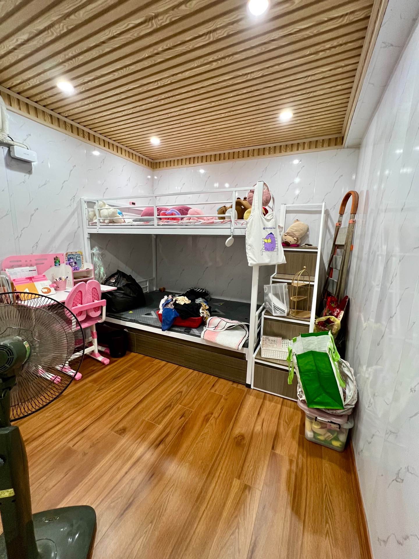 Bán nhà Nguyễn Chính - diện tích 73m2 5 tầng - Tập thể tầng 2 - giá 3,3 tỷ
