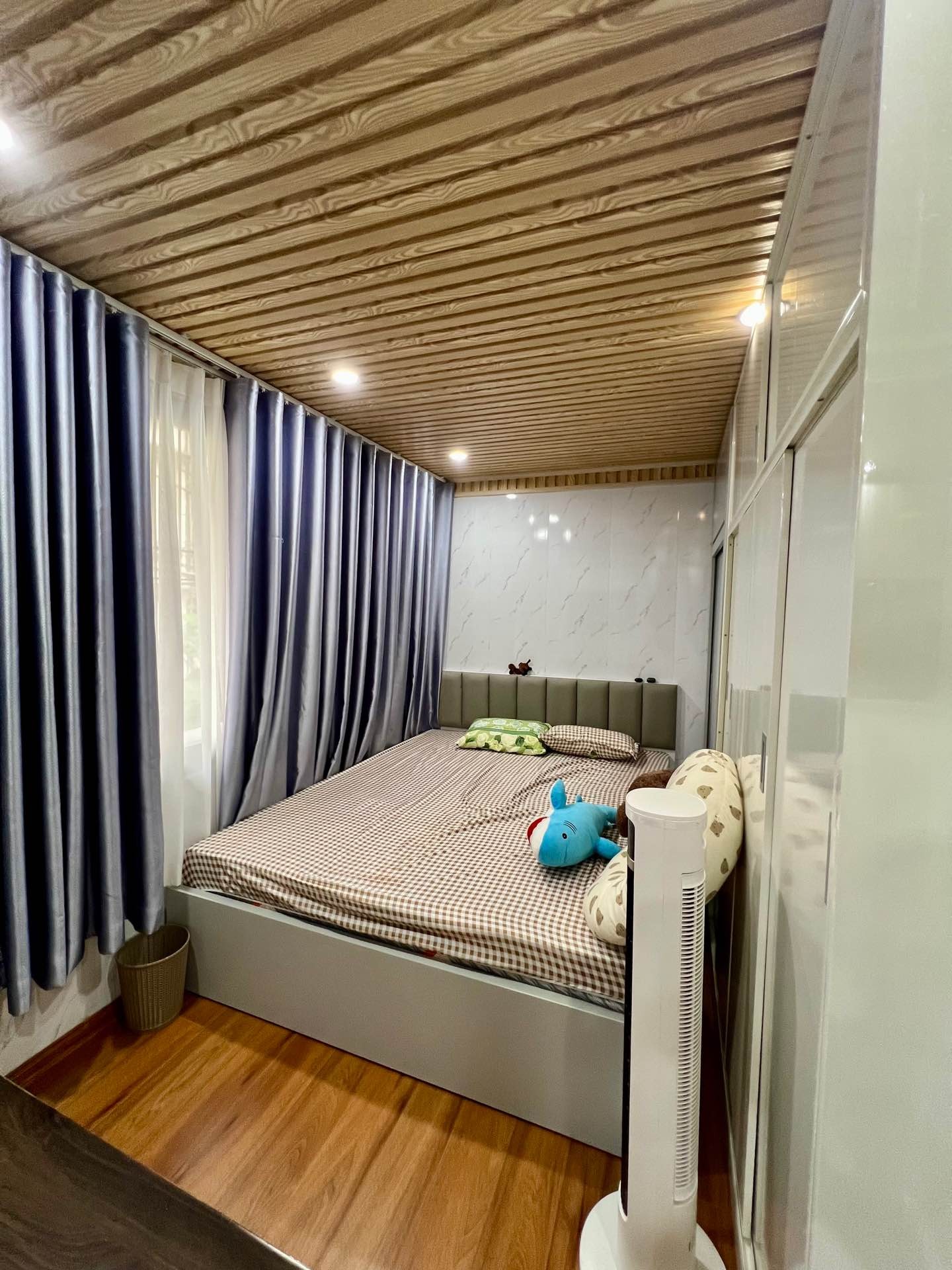Bán nhà Nguyễn Chính - diện tích 73m2 5 tầng - Tập thể tầng 2 - giá 3,3 tỷ