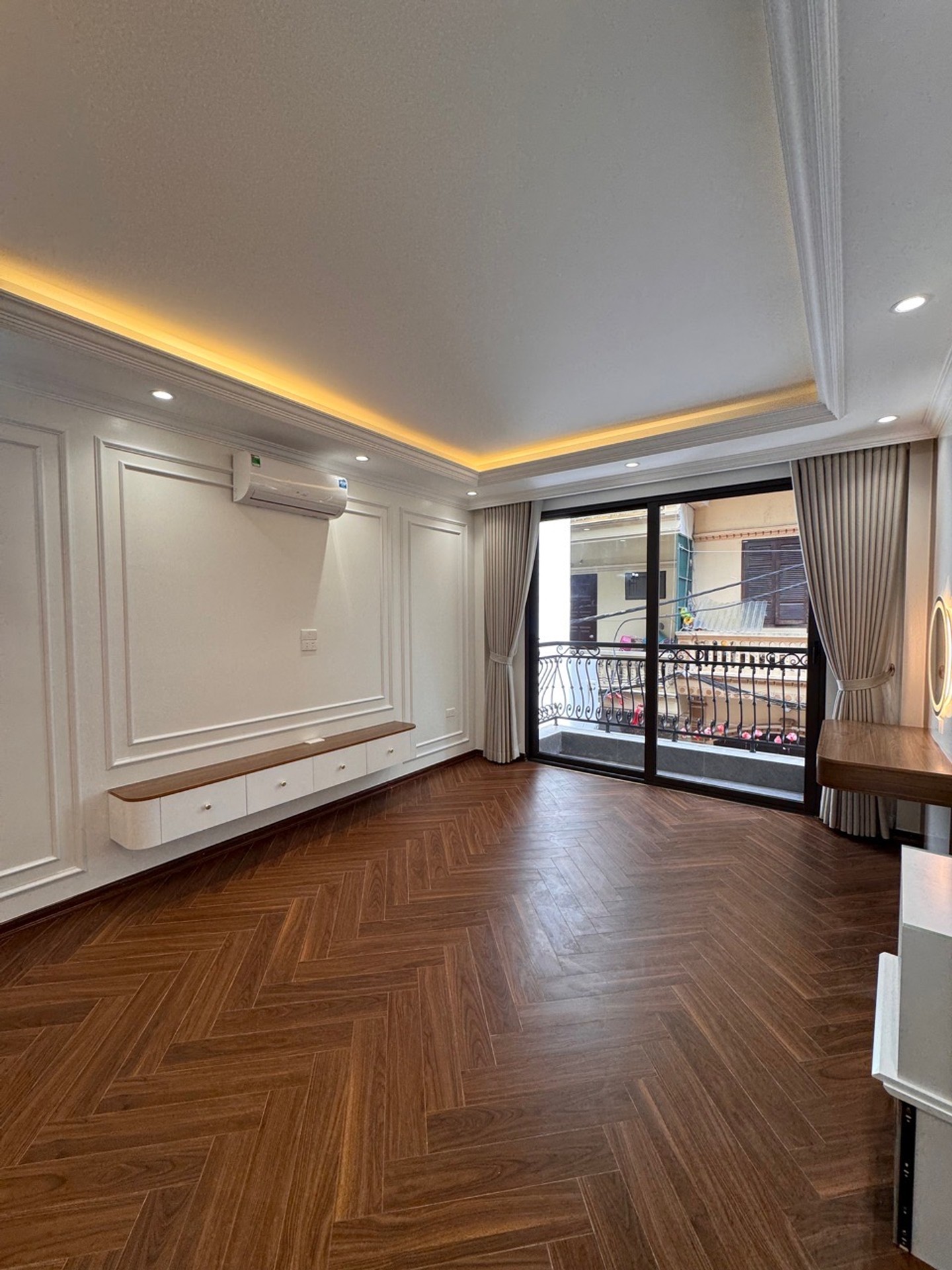 Bán nhà Giáp Bát - diện tích 44m2 6 tầng - Nhà đẹp hiếm có - giá 18 tỷ