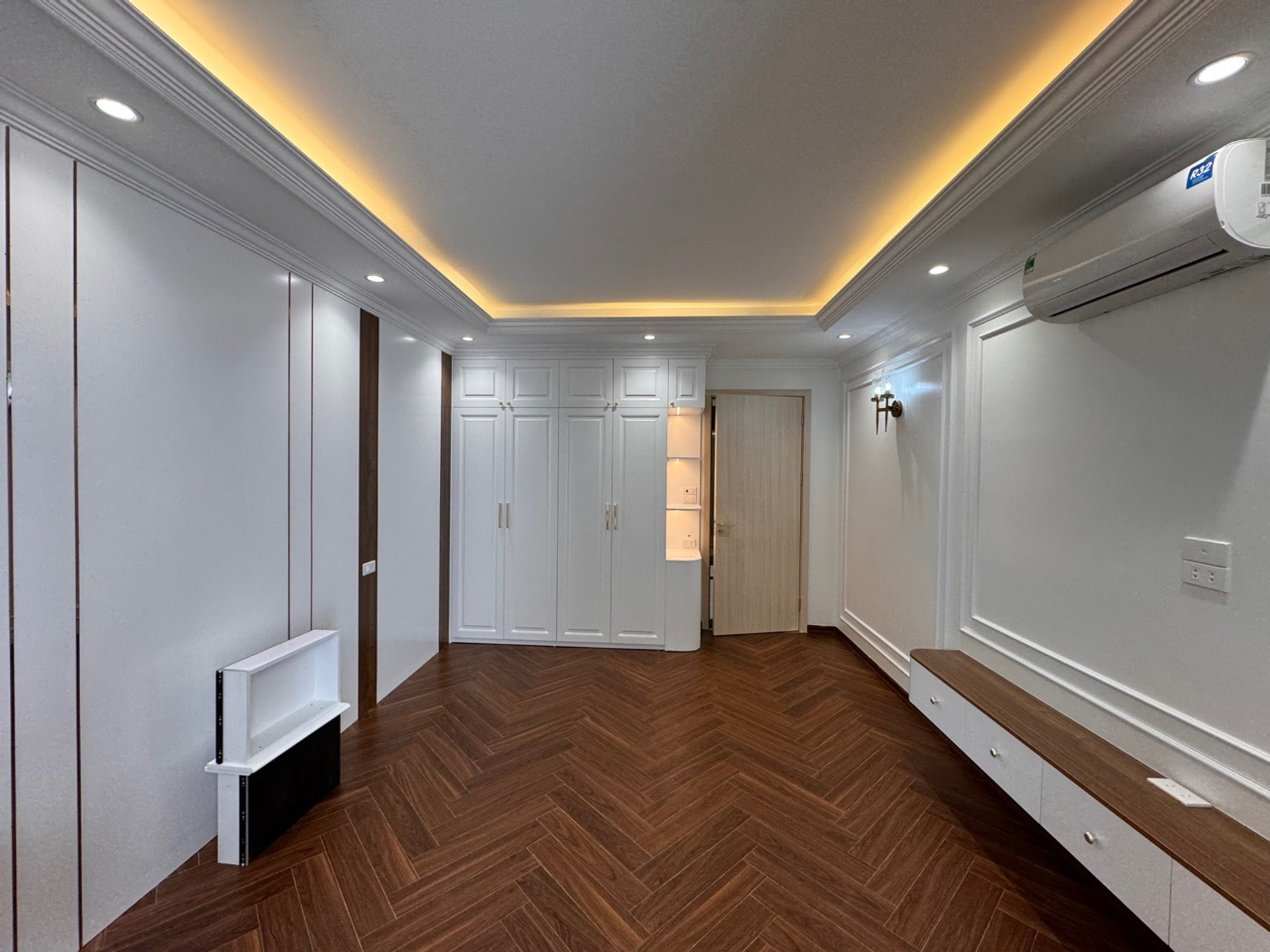 Bán nhà Giáp Bát - diện tích 44m2 6 tầng - Nhà đẹp hiếm có - giá 18 tỷ
