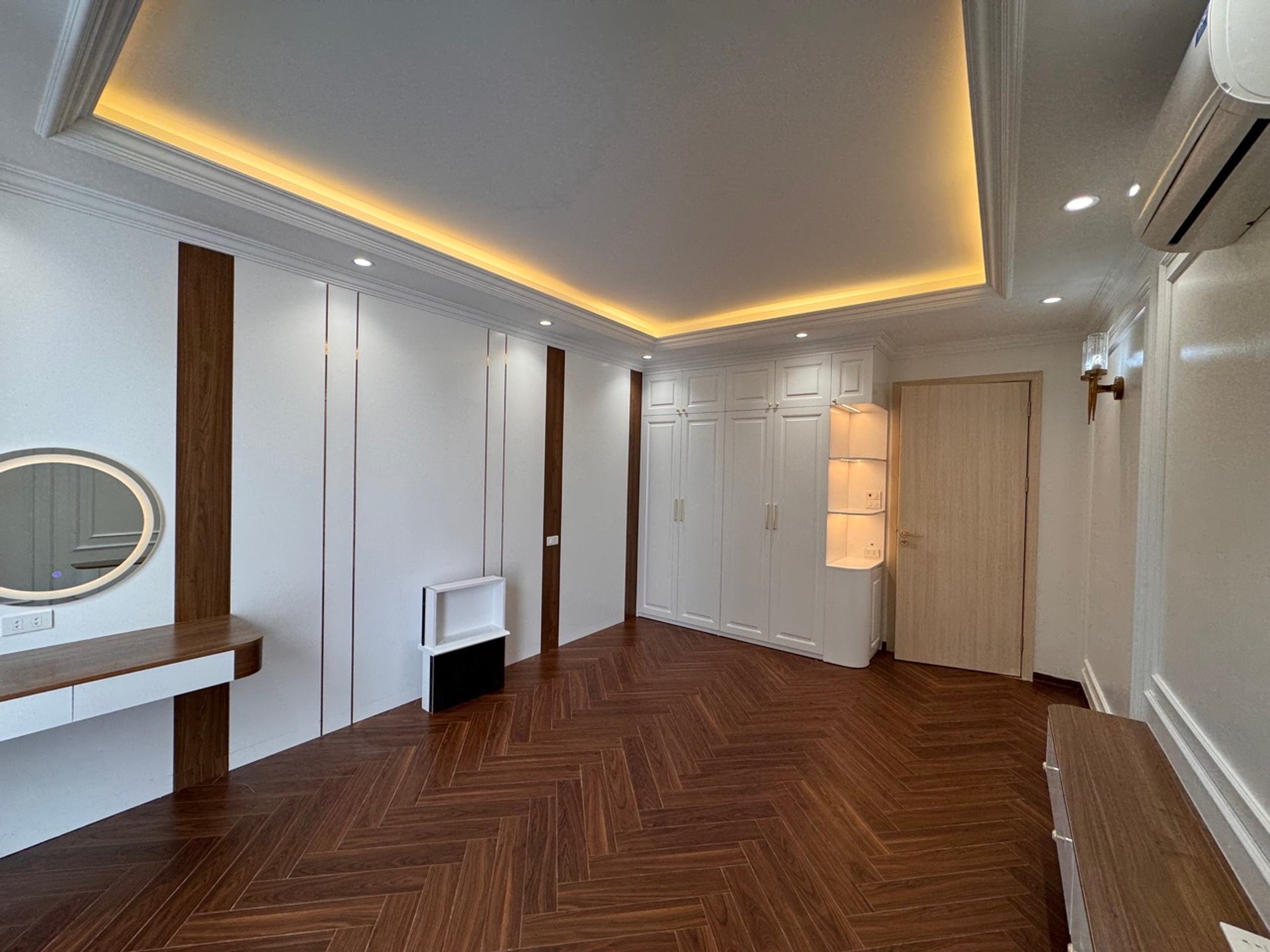 Bán nhà Giáp Bát - diện tích 44m2 6 tầng - Nhà đẹp hiếm có - giá 18 tỷ