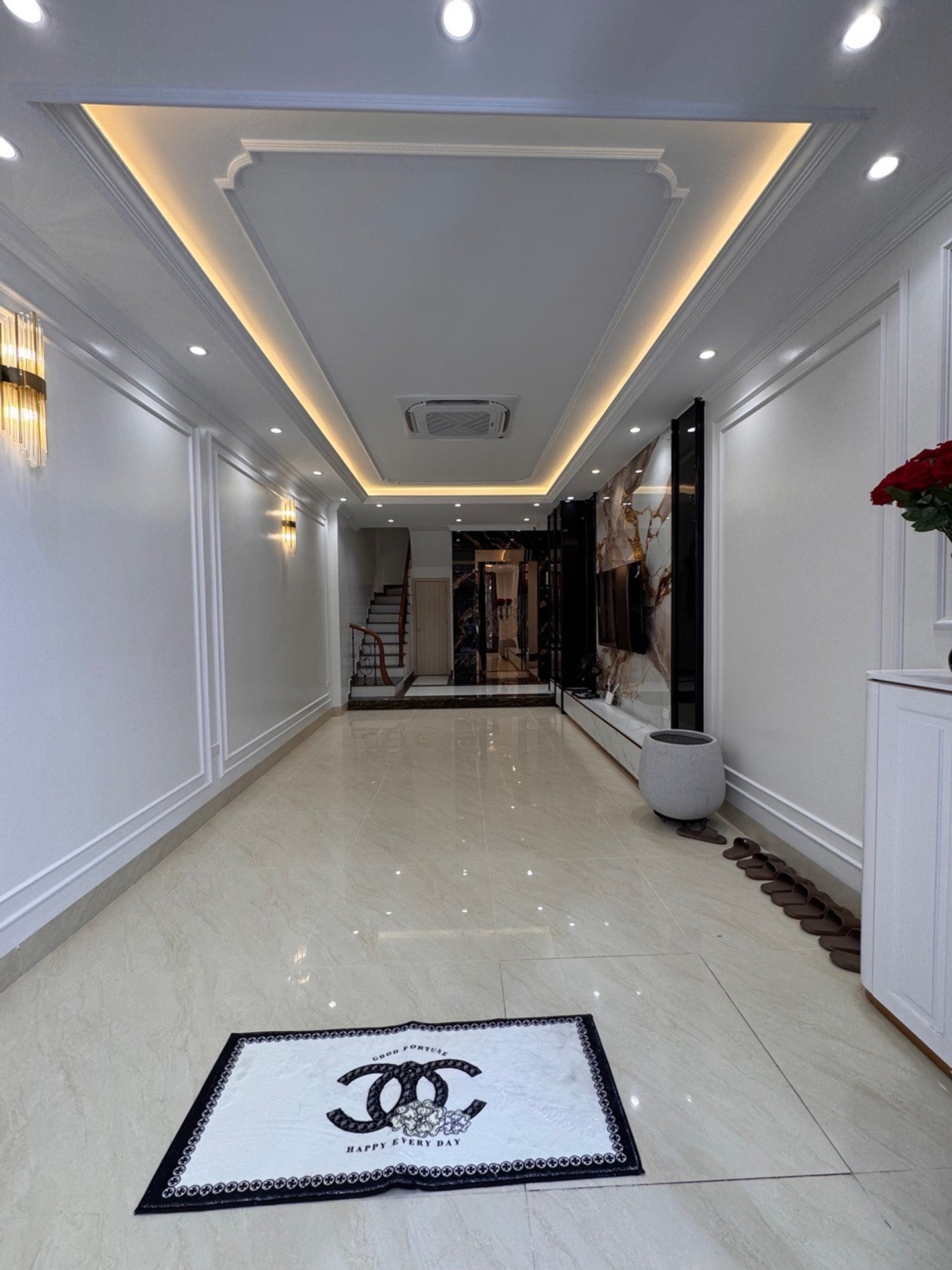 Bán nhà Giáp Bát - diện tích 44m2 6 tầng - Nhà đẹp hiếm có - giá 18 tỷ
