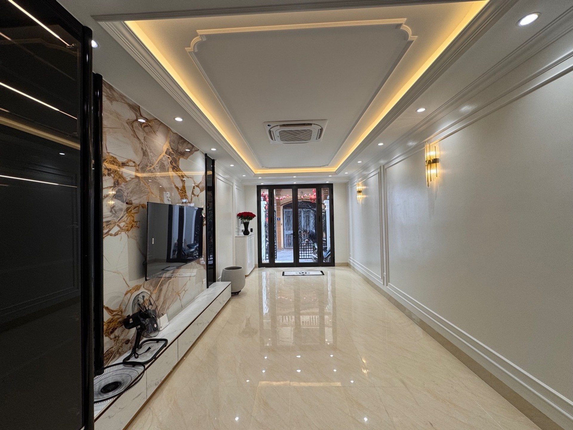 Bán nhà Giáp Bát - diện tích 44m2 6 tầng - Nhà đẹp hiếm có - giá 18 tỷ