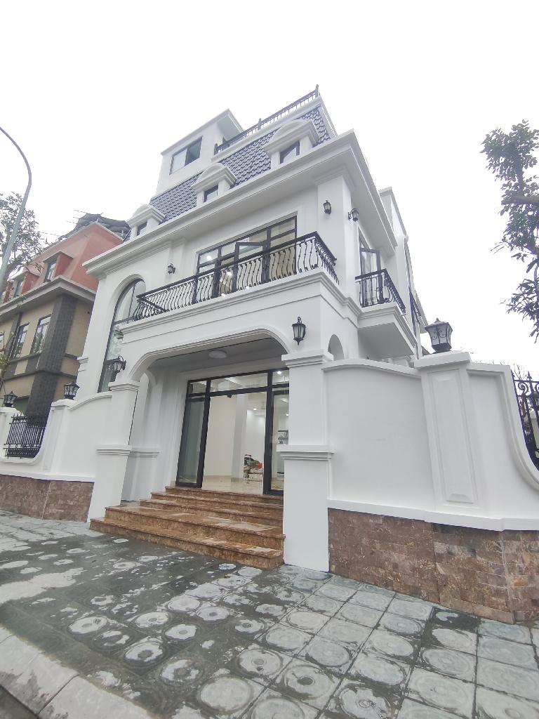 Bán nhà Sa Đôi - diện tích 205.7m2 4 tầng - mặt phố - giá 65 tỷ