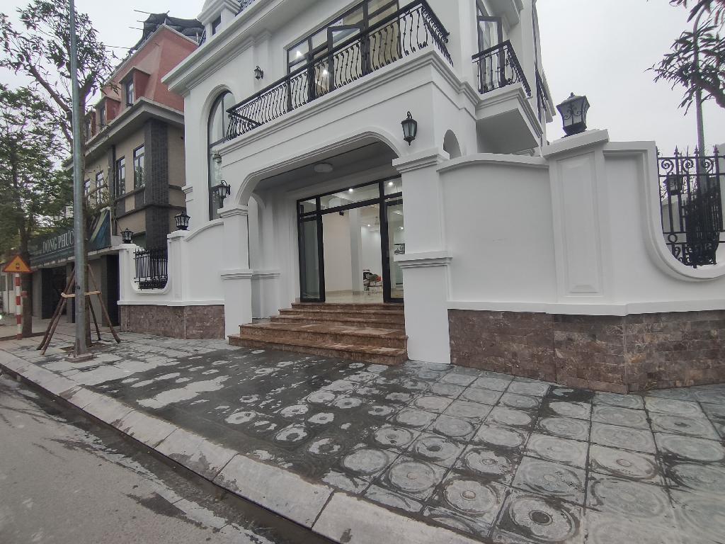 Bán nhà Sa Đôi - diện tích 205.7m2 4 tầng - mặt phố - giá 65 tỷ