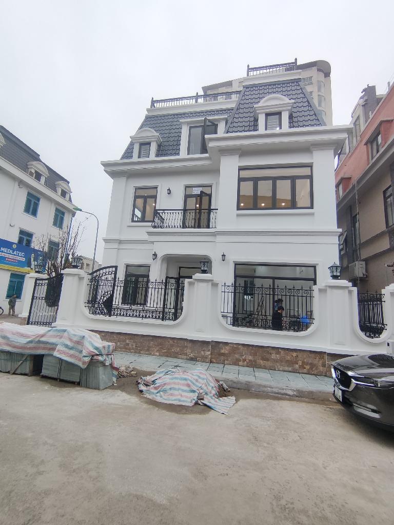 Bán nhà Sa Đôi - diện tích 205.7m2 4 tầng - mặt phố - giá 65 tỷ