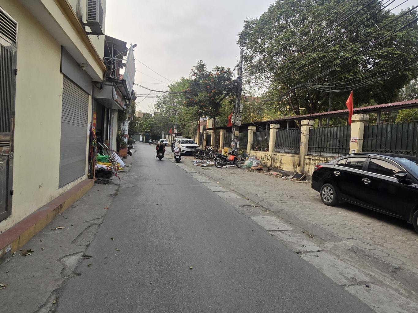 Bán nhà Ngọc Hồi - diện tích 104m2 4 tầng - Ô TÔ TRÁNH - giá 25,5 tỷ