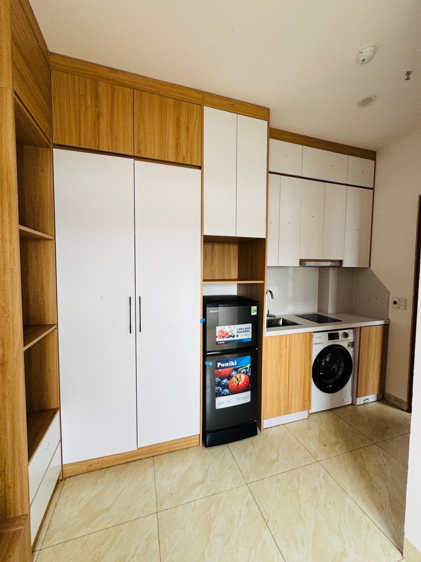 Bán nhà Định Công Thượng - diện tích 50m2 7 tầng - Lô góc - giá 15,7 tỷ
