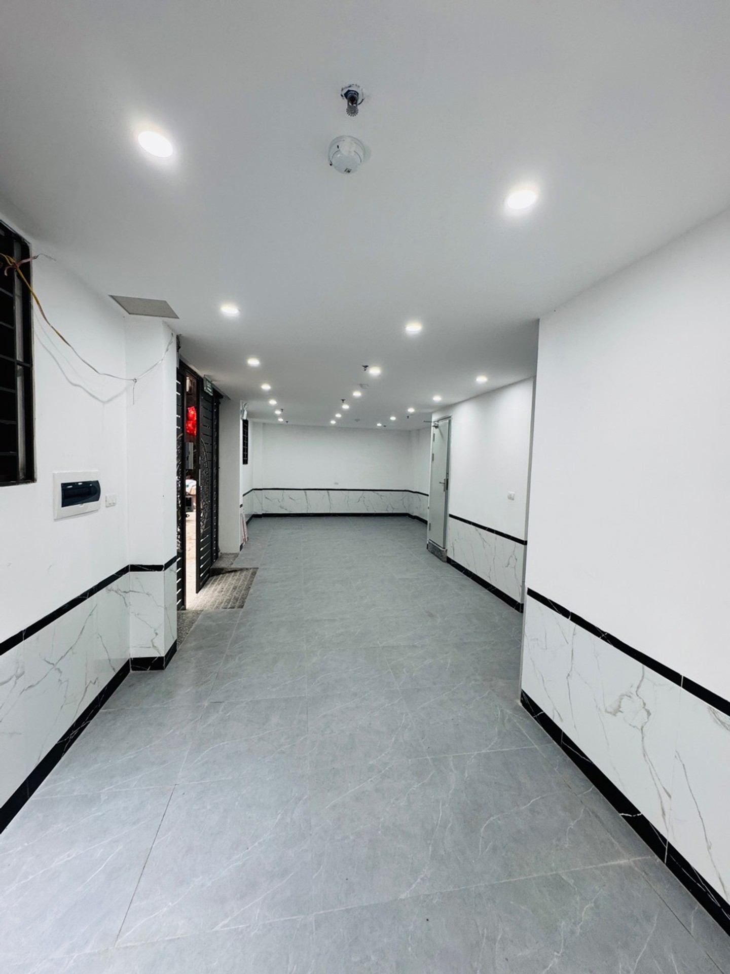 Bán nhà Định Công Thượng - diện tích 50m2 7 tầng - Lô góc - giá 15,7 tỷ