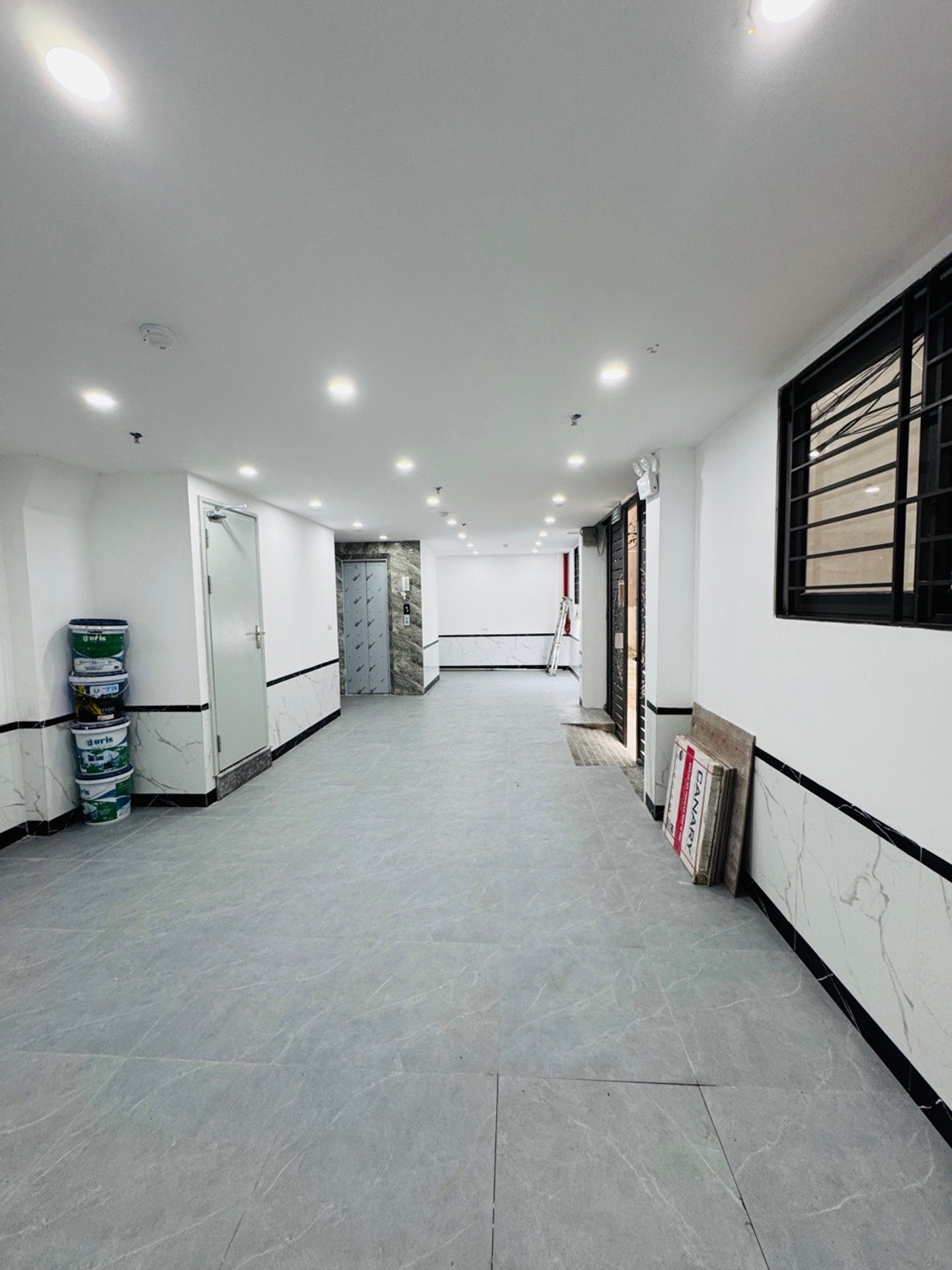 Bán nhà Định Công Thượng - diện tích 50m2 7 tầng - Lô góc - giá 15,7 tỷ