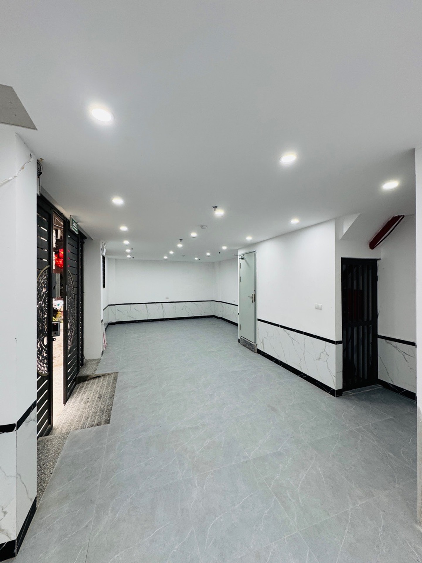 Bán nhà Định Công Thượng - diện tích 50m2 7 tầng - Lô góc - giá 15,7 tỷ