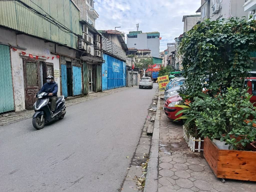 Bán nhà Lạc Trung - diện tích 57m2 3 tầng - Ô tô tránh - giá 45,5 tỷ