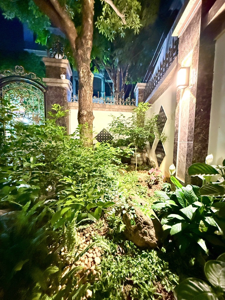 Bán nhà Mễ Trì Thượng - diện tích 127m2 4 tầng - Biệt thự nhà vườn - giá 39,5 tỷ