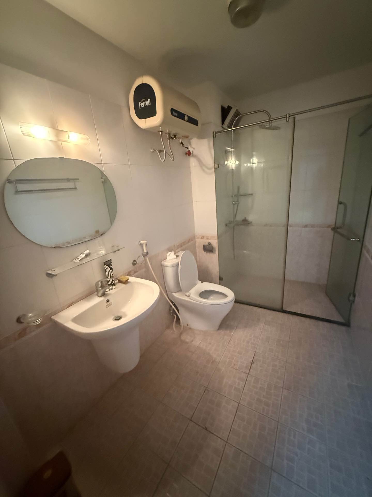 Bán nhà Triệu Việt Vương - diện tích 68m2 5 tầng - Lô góc 2 mặt thoáng - giá 50 tỷ