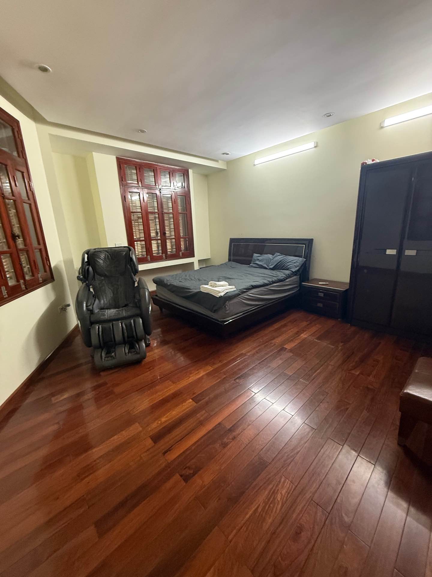 Bán nhà Triệu Việt Vương - diện tích 68m2 5 tầng - Lô góc 2 mặt thoáng - giá 50 tỷ