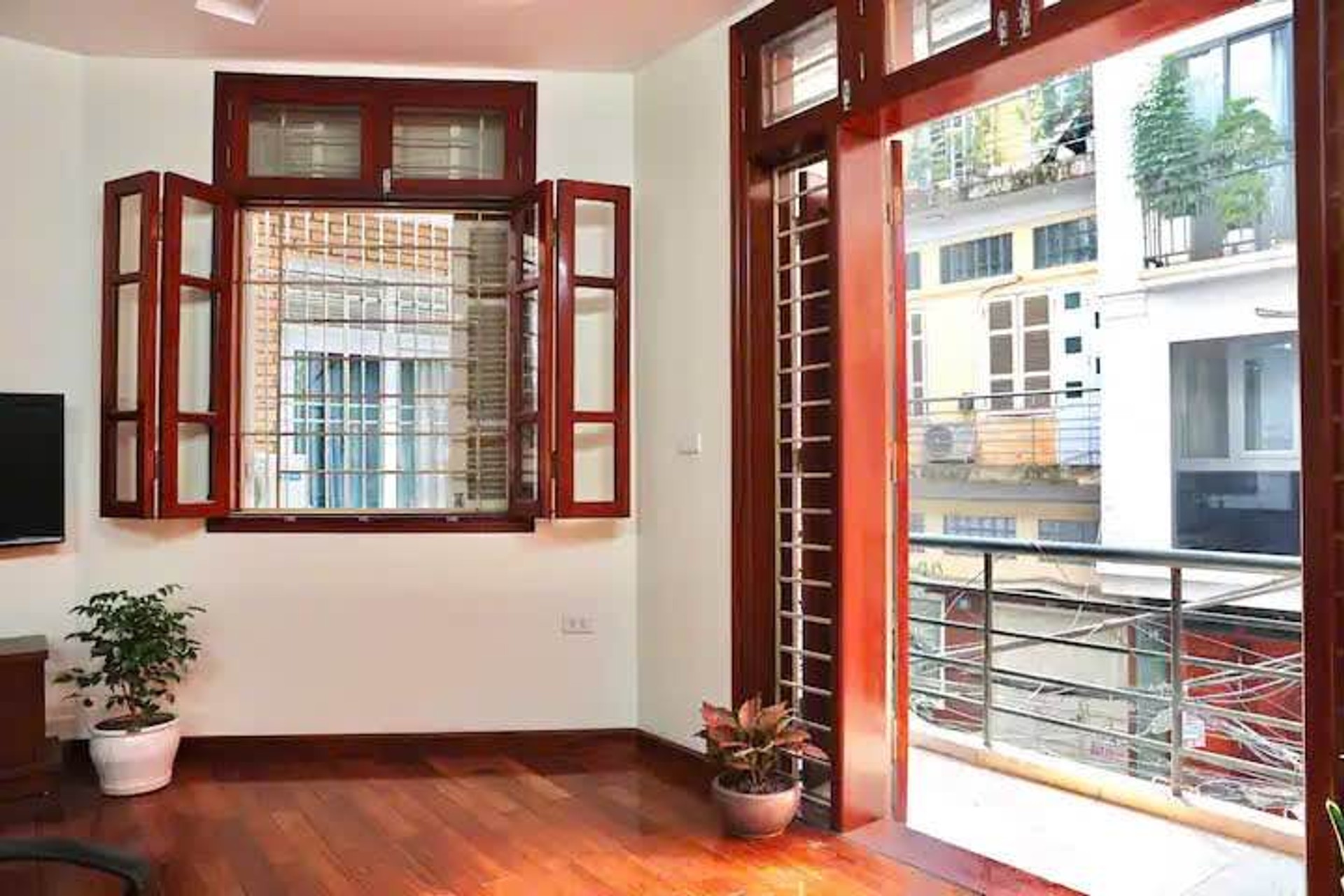 Bán nhà Triệu Việt Vương - diện tích 68m2 5 tầng - Lô góc 2 mặt thoáng - giá 50 tỷ