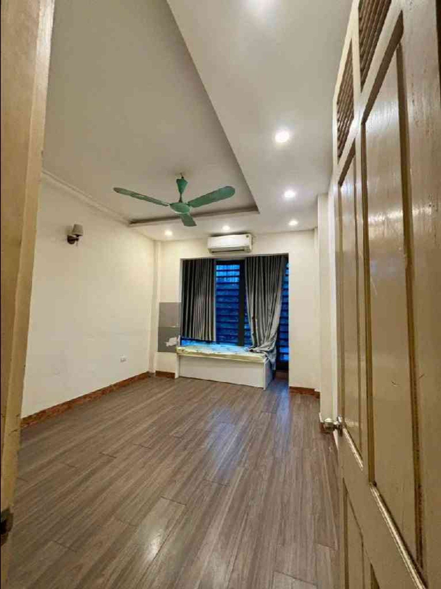 Bán nhà Trần Khát Chân - diện tích 20m2 4 tầng - mặt phố kinh doanh đỉnh - giá 14,3 tỷ
