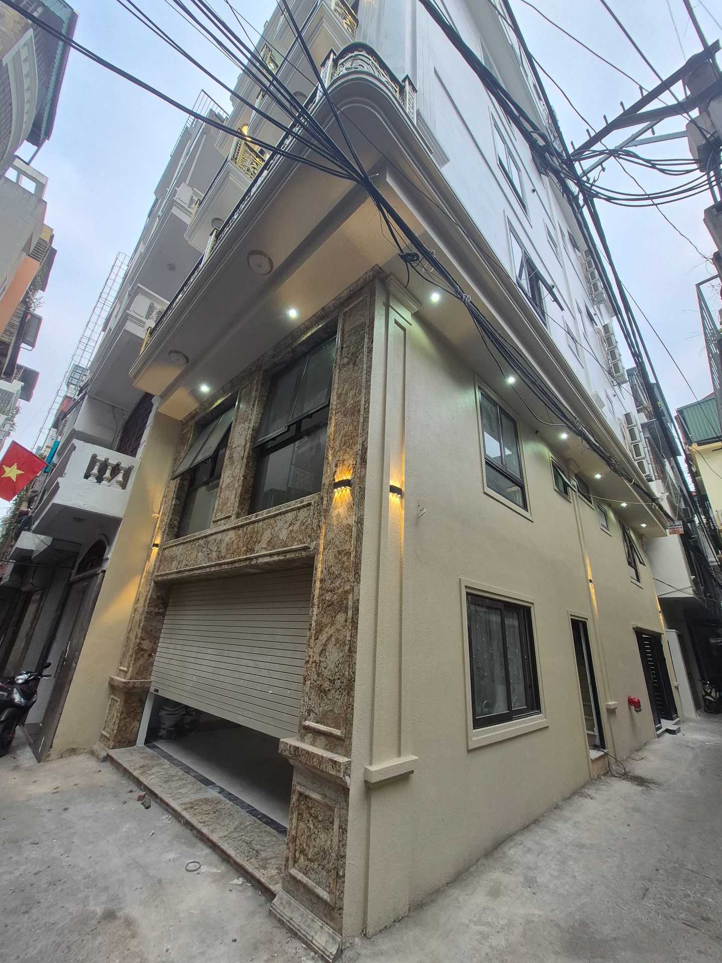 Bán nhà Thái Thịnh - diện tích 74.9m2 8 tầng - Lô góc 2 mặt thoáng - giá 40,5 tỷ