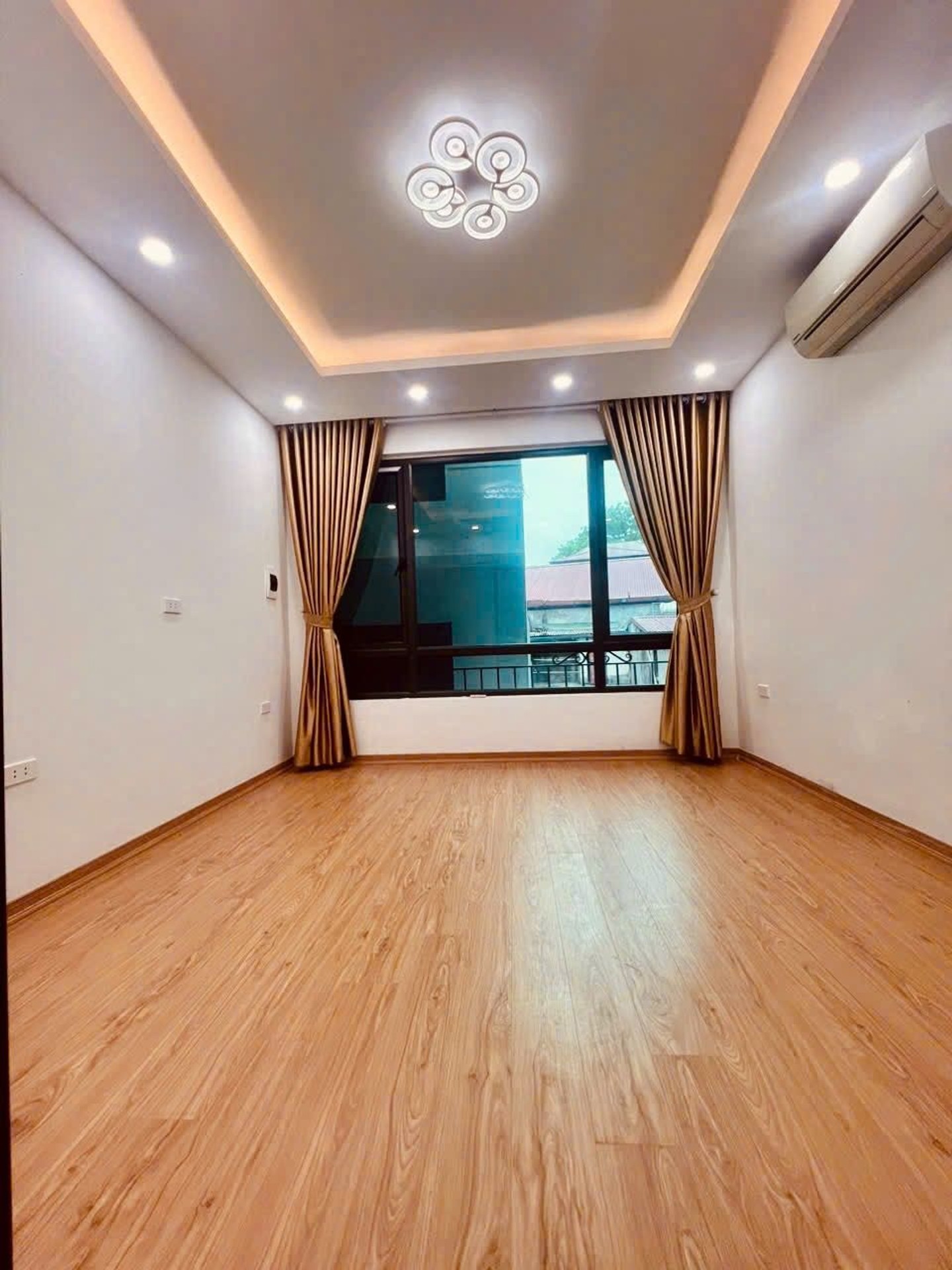 Bán nhà Hồng Mai - diện tích 18m2 4 tầng - Ô tô tránh - giá 6,3 tỷ