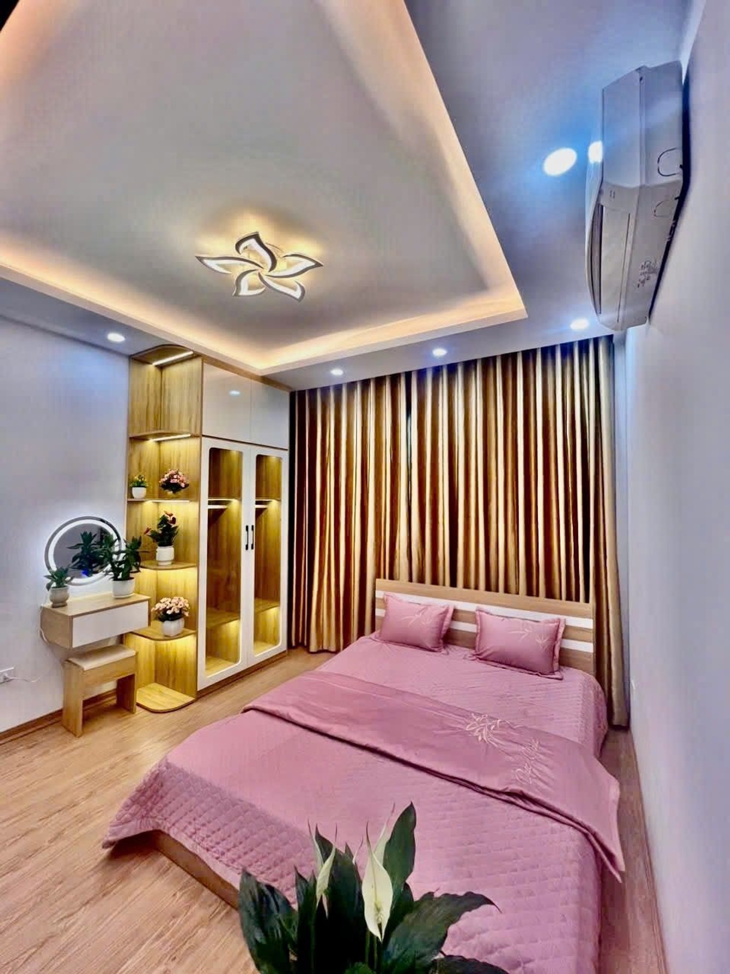 Bán nhà Hồng Mai - diện tích 18m2 4 tầng - Ô tô tránh - giá 6,3 tỷ