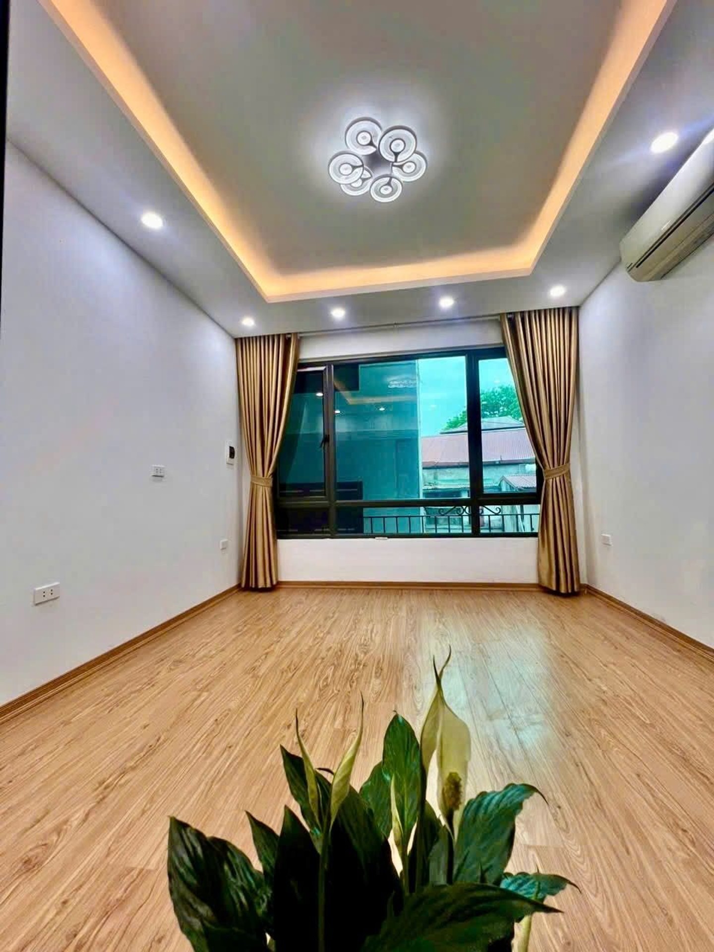 Bán nhà Hồng Mai - diện tích 18m2 4 tầng - Ô tô tránh - giá 6,3 tỷ