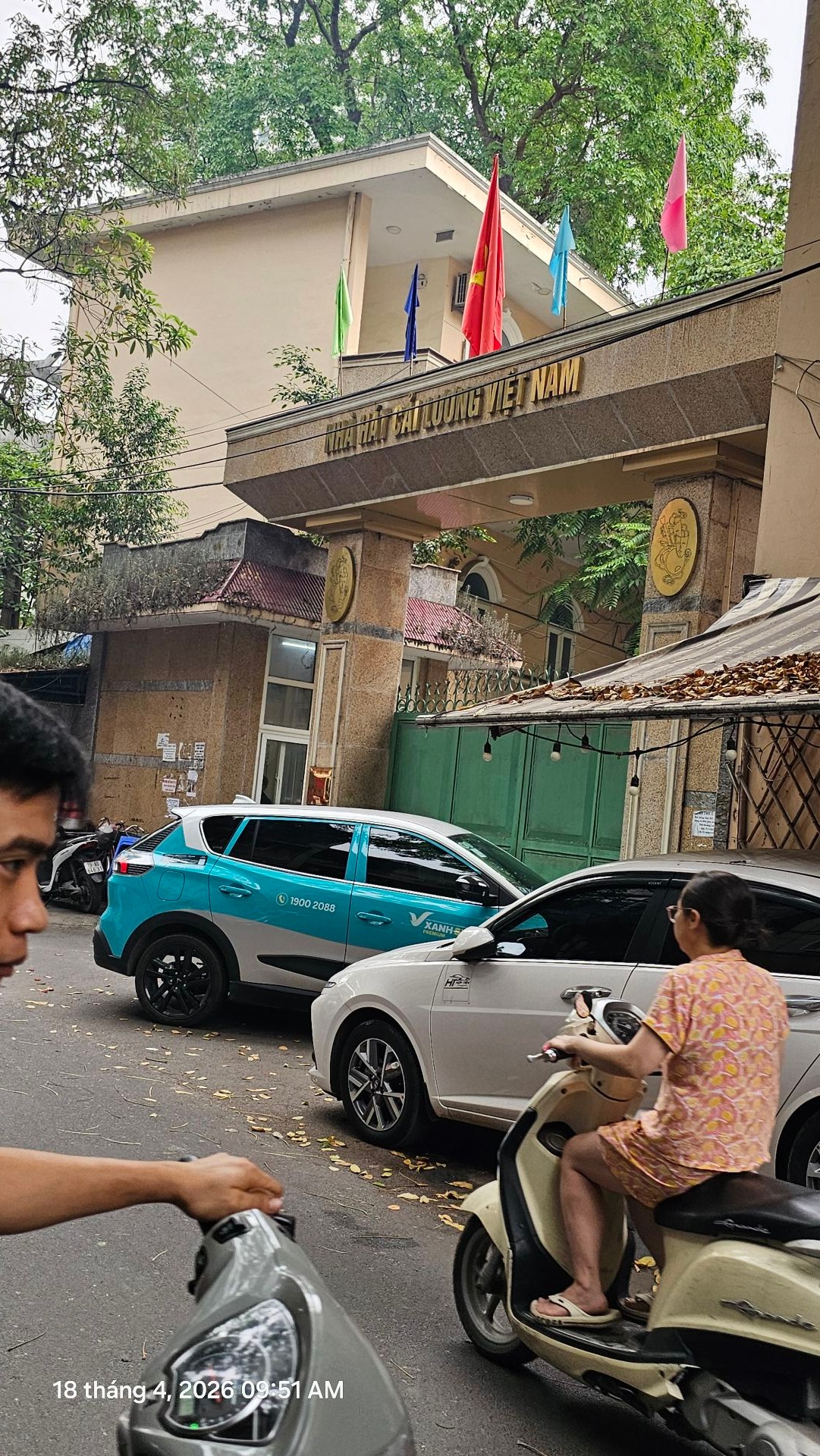 Bán nhà Hồng Mai - diện tích 18m2 4 tầng - Ô tô tránh - giá 6,3 tỷ