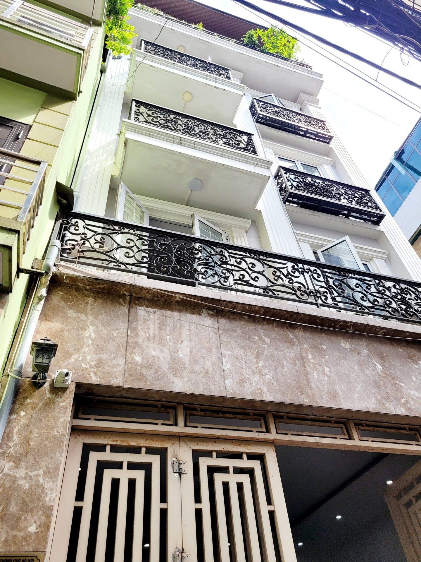 Bán nhà Thịnh Liệt - diện tích 161m2 5 tầng - Thang máy, Gara ô tô - giá 43 tỷ