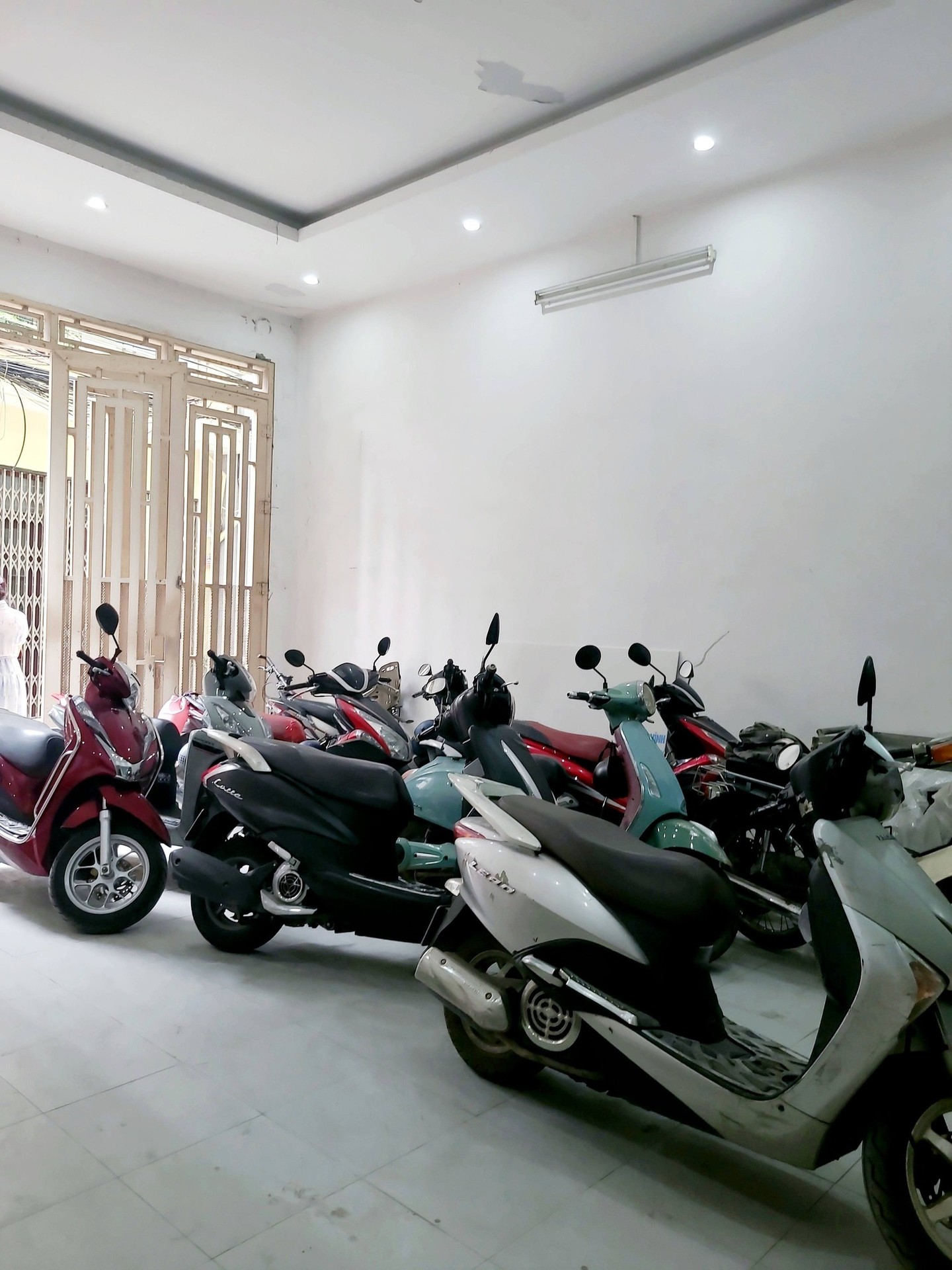Bán nhà Thịnh Liệt - diện tích 161m2 5 tầng - Thang máy, Gara ô tô - giá 43 tỷ
