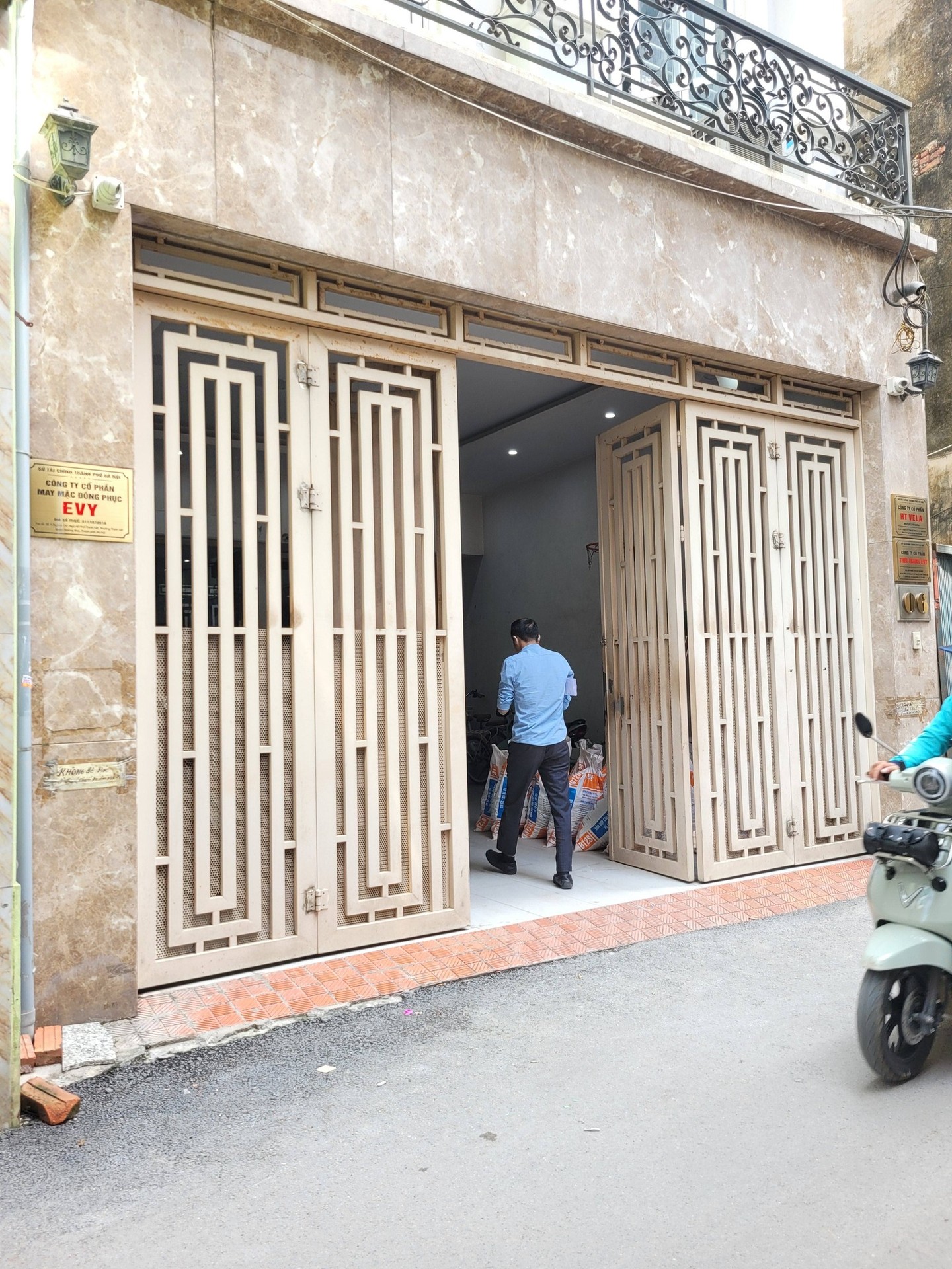 Bán nhà Thịnh Liệt - diện tích 161m2 5 tầng - Thang máy, Gara ô tô - giá 43 tỷ