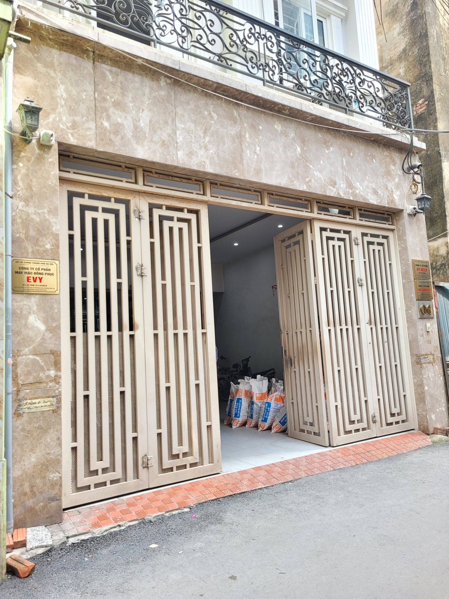 Bán nhà Thịnh Liệt - diện tích 161m2 5 tầng - Thang máy, Gara ô tô - giá 43 tỷ