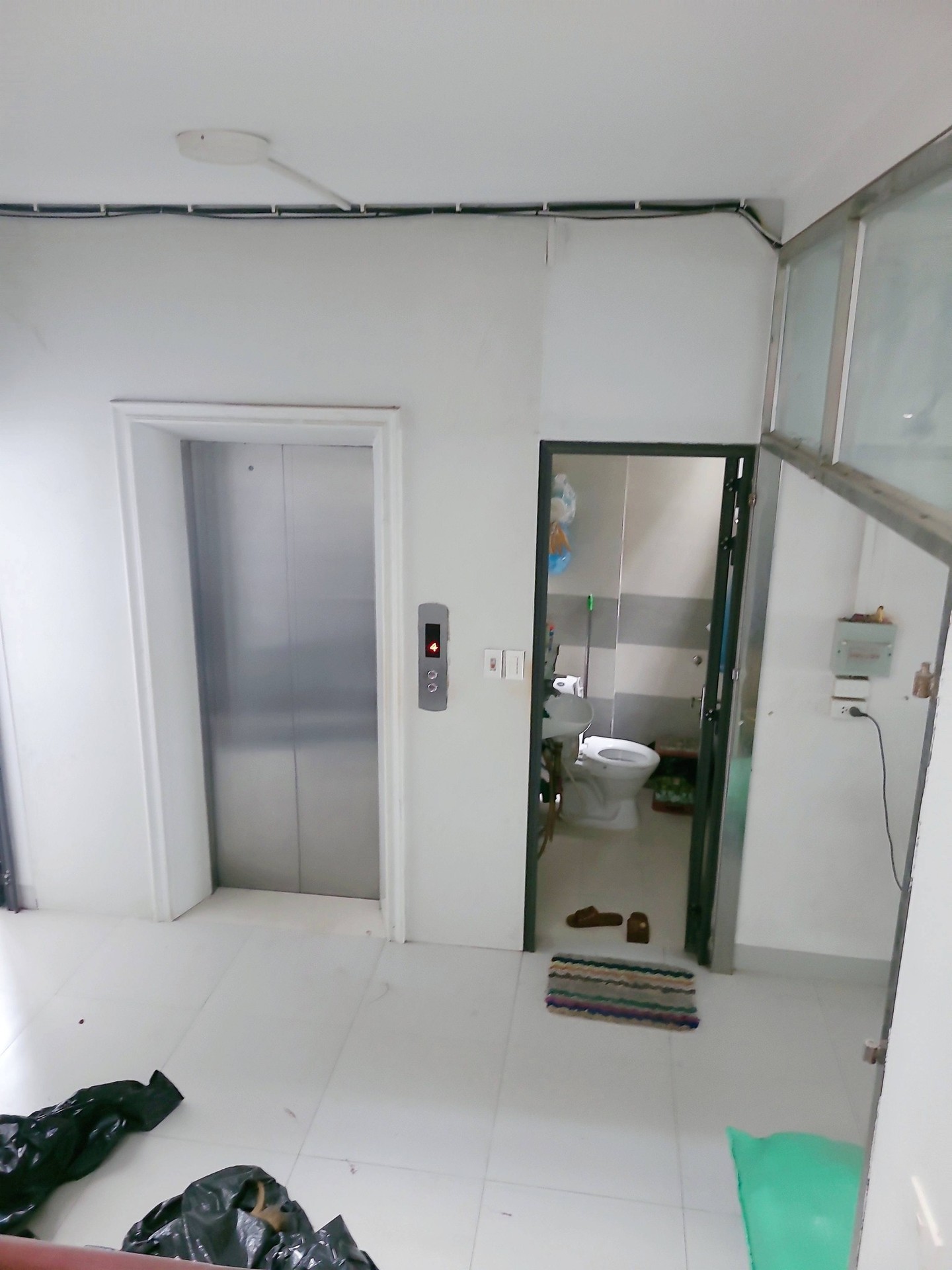 Bán nhà Thịnh Liệt - diện tích 161m2 5 tầng - Thang máy, Gara ô tô - giá 43 tỷ