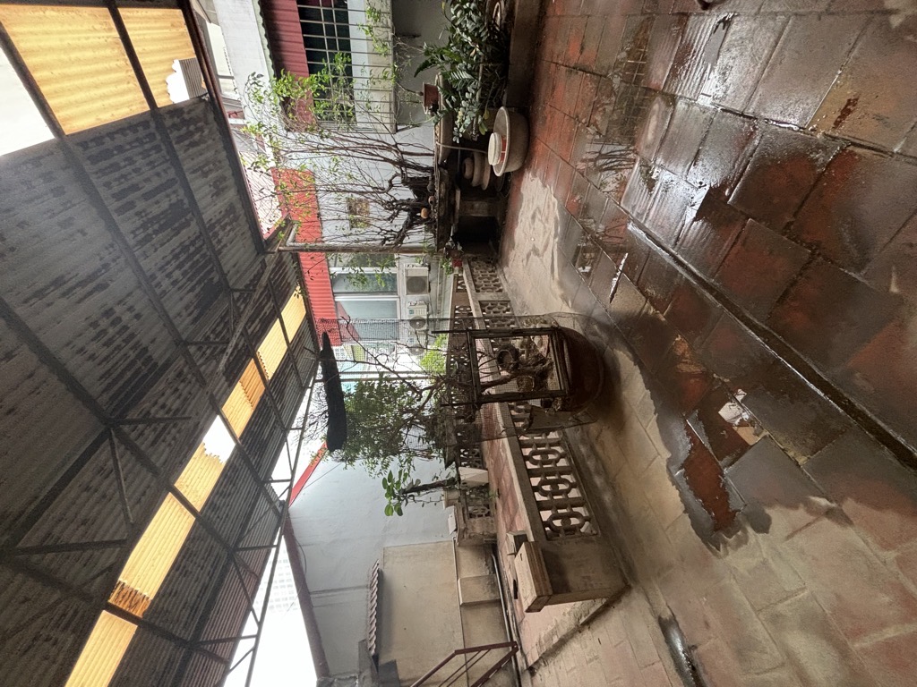 Bán nhà Nguyễn Trãi - diện tích 118.2m2 4 tầng - Ô TÔ TRÁNH - giá 33 tỷ