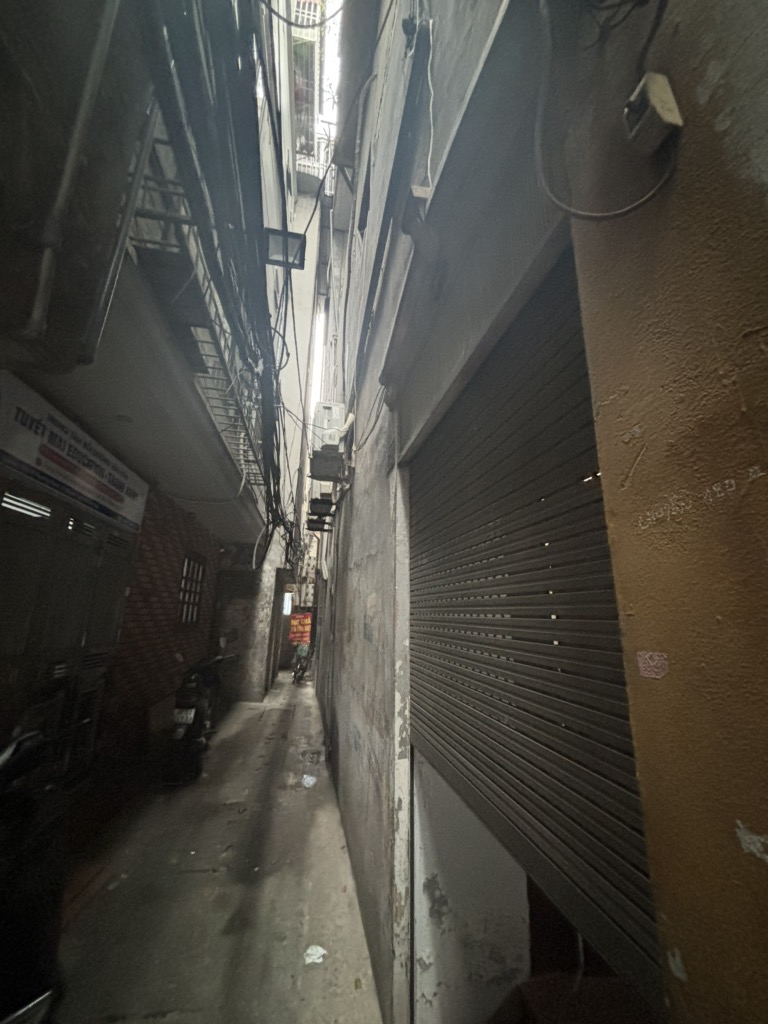 Bán nhà Nguyễn Trãi - diện tích 118.2m2 4 tầng - Ô TÔ TRÁNH - giá 33 tỷ