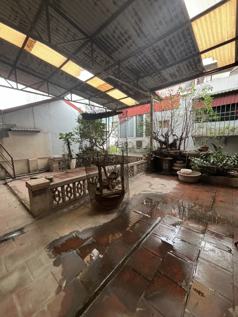 Bán nhà Nguyễn Trãi - diện tích 118.2m2 4 tầng - Ô TÔ TRÁNH - giá 33 tỷ